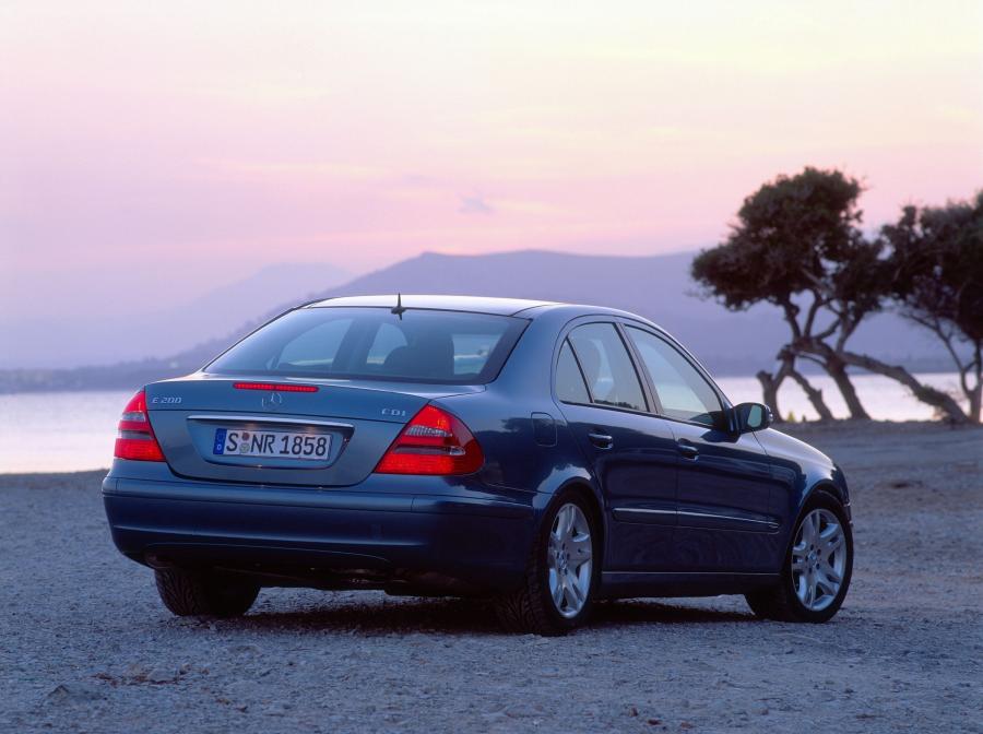  Mercedes-Benz E-Class 2002 года  (фото 106 из 448)